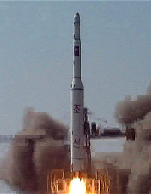 Một vụ tên lửa của Bắc Triều Tiên vào năm 2009 - Ảnh: AFP
