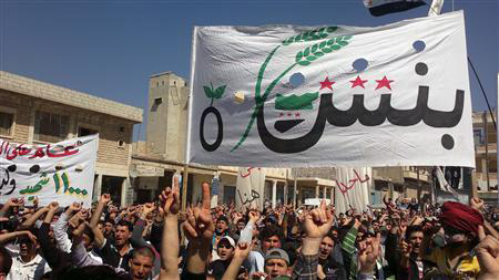 Những người biểu tình tụ tập trong một cuộc biểu tình chống lại Tổng thống Syria Bashar al-Assad ở Binsh, gần Idlib