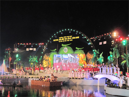 Quang cảnh Lễ khai mạc Festivsl Dừa Bến Tre lần thứ III - 2012.