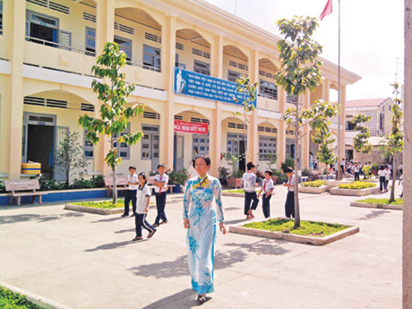 Một góc sân trường Tiểu học Hồ Văn Nhánh.