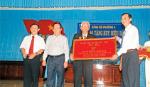 Đồng chí Nguyễn Công Bình nhận Huy hiệu Đảng 65 năm