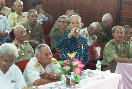 Cô Phạm Thị Kim Liên trong buổi họp mặt giao lưu nhân kỷ niệm 55 năm chiến thắng Điện Biên Phủ do Tỉnh Đoàn Tiền Giang tổ chức.