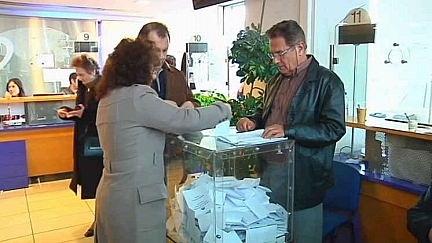 Người dân Hy Lạp đi bầu cử vào ngày 6-5 vừa qua. Ảnh: AFP