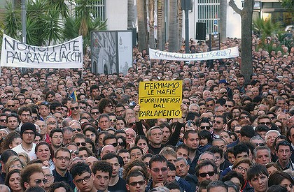 Hàng nghìn người tham gia một cuộc biểu tình phản đối hành động tội ác có tổ chức tại thành phố Brindisi.