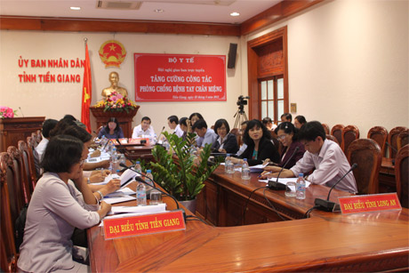 Đại biểu Tiền Giang và Long An cùng tham gia Hội nghị giao ban trực tuyến với Bộ Y tế.