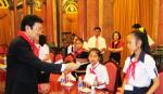 Chủ tịch nước thăm hỏi, tặng quà 5 trẻ em Tiền Giang