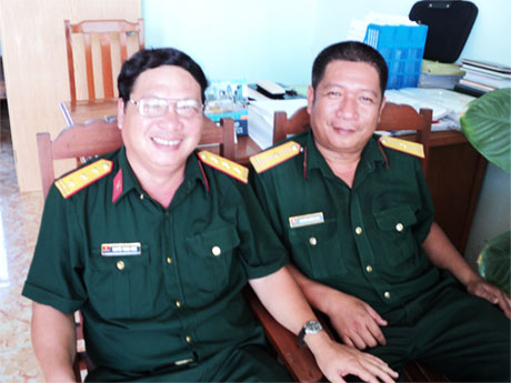 Thiếu tá - Tân Nghệ sĩ Ưu tú Hoàng Kha (phải).