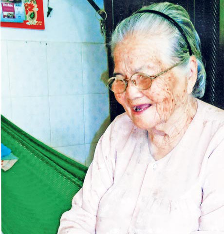 Bà Nguyễn Thị Minh, mẹ liệt sĩ ở ấp Long Thạnh A, xã Long Hưng, huyện Châu Thành.