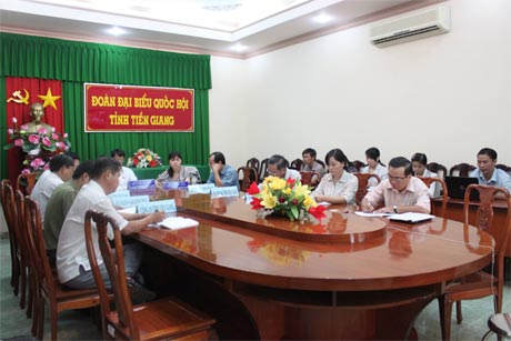 Đoàn Đại biểu Quốc hội Tiền Giang tham gia họp trực tuyến.