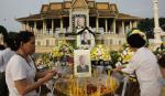 Hơn 10 vạn người đón thi hài cựu vương Sihanouk