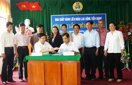 LĐLĐ và Tỉnh Đoàn Tiền Giang ký kết chương trình phối hợp tăng cường xây dựng tổ chức Đoàn, Hội trong các doanh nghiệp.
