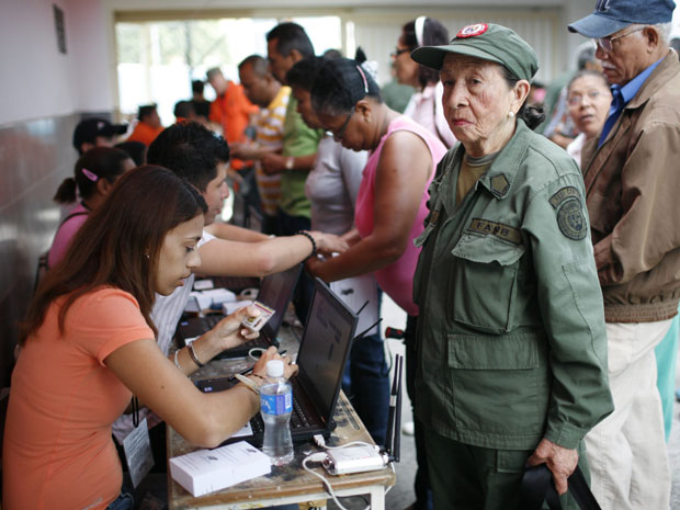 Người dân Venezuela đi bỏ phiếu bầu Tổng thống mới. Ảnh: Nationalpost.com