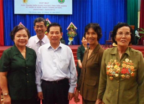 Nguyên Chủ tịch nước Nguyễn Minh Triết dự họp mặt.