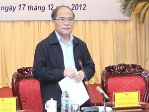 Chủ tịch Quốc hội Nguyễn Sinh Hùng, Chủ tịch Ủy ban dự thảo sửa đổi Hiến pháp năm 1992. Ảnh: TTXVN