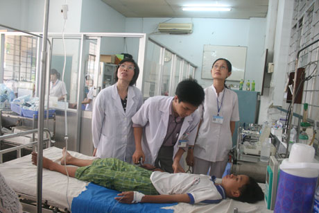 Khám chữa bệnh cho trẻ em tại Bệnh viện Đa khoa Tiền Giang.