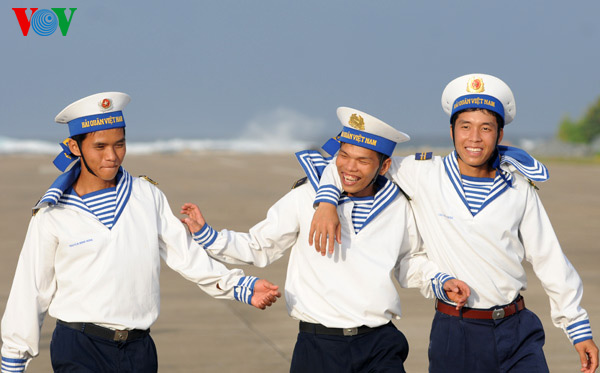 Nụ cười người lính biển trên đảo Trường Sa Lớn