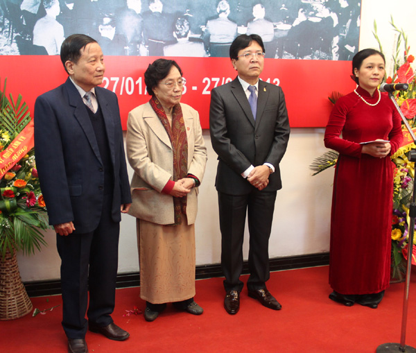 Nguyên Phó Chủ tịch nước Nguyễn Thị Bình, trưởng đoàn Chính phủ cách mạng lâm thời tại Hội nghị Paris dự khai mạc triển lãm 