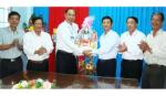 Chủ tịch Liên minh HTX Việt Nam chúc Tết và tặng quà xã viên