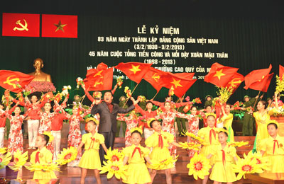Chương trình văn nghệ tại lễ kỷ niệm 83 năm ngày thành lập Đảng Cộng sản Việt Nam. Ảnh: SGGP