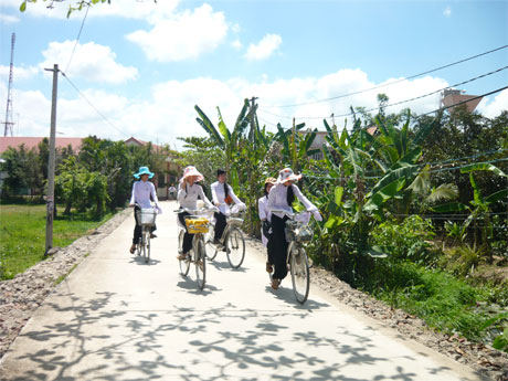 Tuyến đường Miễu Bà nối liền ấp Bình Hòa A và Bình Thuận - một tuyến đường NTM do người dân hiến đất mở rộng  trong năm 2012.