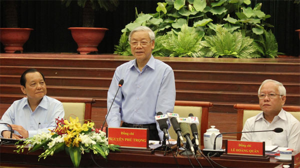 Tổng Bí thư Nguyễn Phú Trọng kiểm tra tình hình thực hiện Nghị quyết Trung ương 4 (khóa XI) tại TP Hồ Chí Minh ngày 29/3 vừa qua (ảnh: Vũ Duy) 