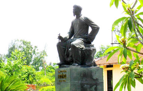 Tượng đài Đại thi hào Nguyễn Du ở xã Tiên Điền, huyện Nghi Xuân, tỉnh Hà Tĩnh