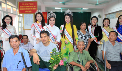  Đoàn Hoa hậu đã có hoạt động thăm các thương binh tại Phú Thọ. 