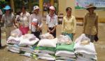 Tặng 205 phần quà cho học sinh và hộ nghèo xã Phú Tân