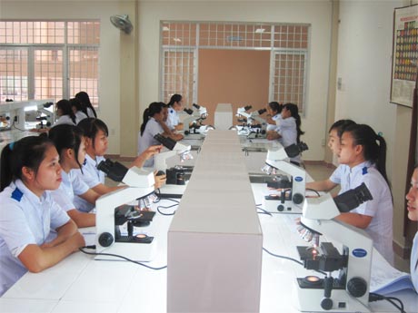 Giờ thực hành, ứng dụng NCKH tại Trường  Cao đẳng Y tế  Tiền Giang.