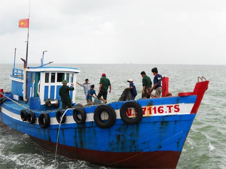 Ghe “cào bay” của tỉnh Bà Rịa - Vũng Tàu vi phạm trong hoạt động đánh bắt thủy sản.