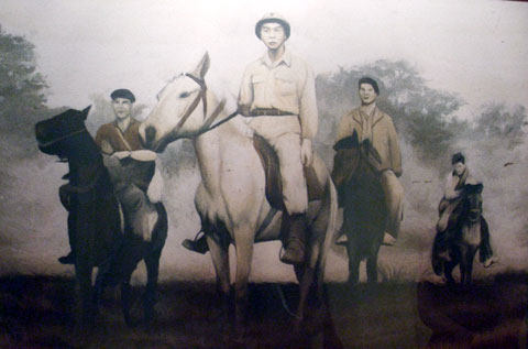Đại tướng trên đường hành quân qua Phú Thọ - năm 1949.