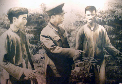 Đại tướng thăm làng chiến đấu ở Thái Bình - năm 1956.