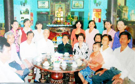 Ba thế hệ trong gia đình thầy Nguyễn Thanh Tám và cô Cao Thị Giác.