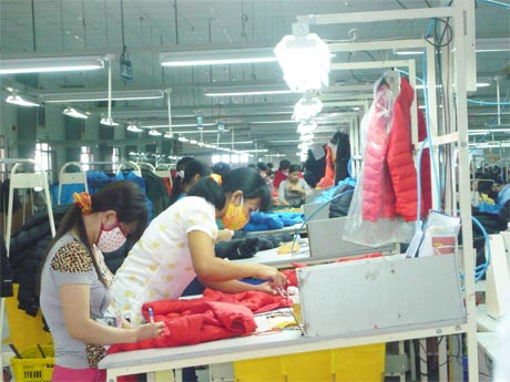 May mặc là một trong những ngành xuất khẩu thế mạnh của tỉnh Tiền Giang có nhiều đóng góp cho công tác thu NSNN của tỉnh (ảnh chụp tại Công ty TNHH Một thành viên Wondo Vina ở huyện Chợ Gạo).