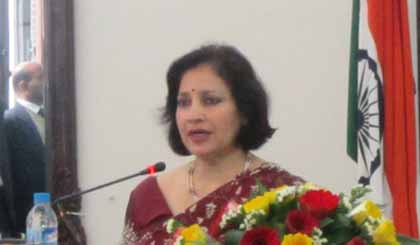 Đại sứ đặc mệnh toàn quyền Ấn Độ tại Việt Nam Preeti Saran phát biểu tại họp báo diễn ra ngày 21/2, tại Hà Nội. Ảnh: KL
