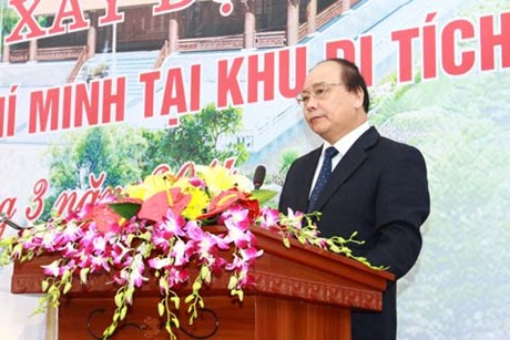 Phó Thủ tướng Nguyễn Xuân Phúc đến dự và phát lệnh khởi công Nhà tưởng niệm Chủ tịch Hồ Chí Minh tại khu di tích K9. Ảnh: Lê Sơn