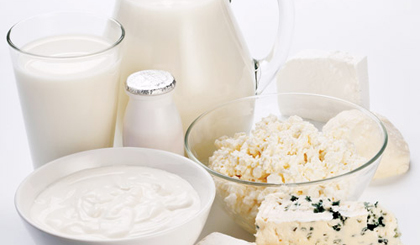 Sữa và các chế phẩm từ sữa giúp củng cố xương khớp - Ảnh: Shutterstock