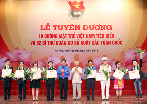 Lễ tuyên dương 10 gương mặt trẻ Việt Nam tiêu biểu năm 2012.