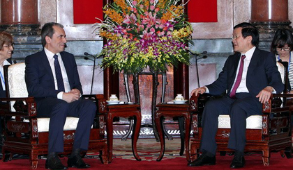 Chủ tịch nước Trương Tấn Sang tiếp Thủ tướng Bulgaria Plamen Vasilev Oresharski thăm chính thức Việt Nam. 
