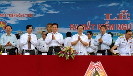 Thủ tướng Nguyễn Tấn Dũng, Phó Thủ tướng Hoàng Trung Hải, nguyên Phó Thủ tướng Phạm Gia Khiêm và các đại biểu dự Lễ ra mắt lực lượng Kiểm ngư Việt Nam.