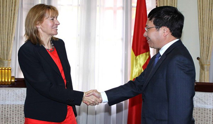 Phó Thủ tướng, Bộ trưởng Bộ Ngoại giao Phạm Bình Minh tiếp Phó Chủ tịch Quốc hội Cộng hòa Liên bang Đức, bà Edelgard Bulmahn. 