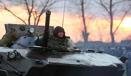 Xe tăng quân đội Ukraine rầm rộ tiến về Slavyansk. (Nguồn: Itar-tass)
