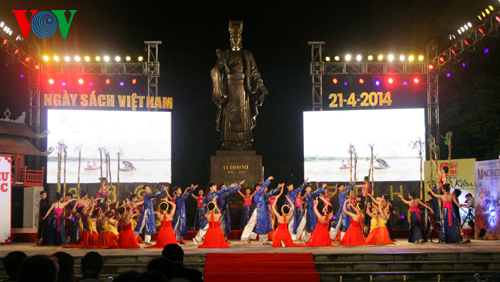 Ca múa nhạc chào mừng Việt Nam lần đầu tiên có Ngày Sách.