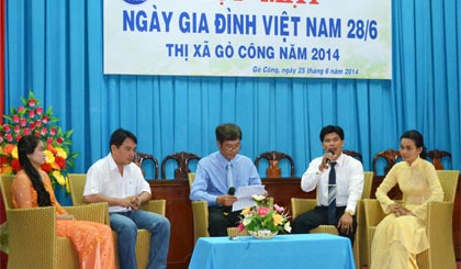 Phần giao lưu của 2 gia đình Võ Thế Linh - Phạm Thị Thùy Vân và Lê Trung Tín - Nguyễn Thị Thanh Trúc.
