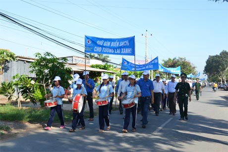 Tuần hành tuyên truyền, kêu gọi người dân hưởng ứng Tuần lễ Biển và Hải đảo Việt Nam và Ngày Quốc tế đa dạng sinh học năm 2014.