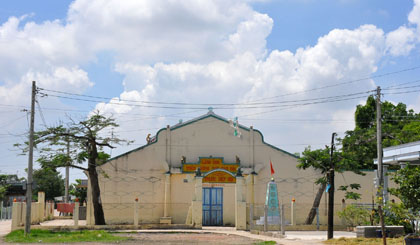 Lăng Ông Nam Hải ở xã Tân Phước, huyện Gò Công Đông.