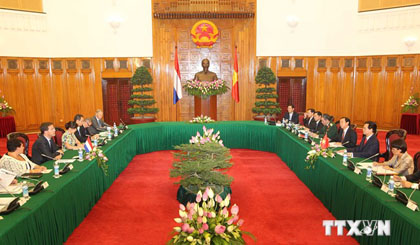 Thủ tướng Nguyễn Tấn Dũng đón tiếp Thủ tướng Vương quốc Hà Lan Mark Rutte. 