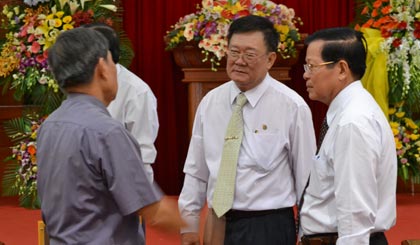 Ông Nguyễn Văn Khang, Chủ tịch tỉnh Tiền Giang gặp gỡ nhà báo lão thành