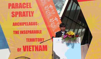 Ông Bùi Văn Tiếng, Chủ tịch Hội Khoa học lịch sử thành phố Đà Nẵng phát biểu khai mạc triển lãm.