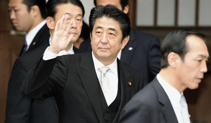  Thủ tướng Nhật Bản Shinzo Abe sau lễ viếng đền Yasukuni ở Tokyo hồi tháng 12 năm ngoái. (Nguồn: Kyodo/TTXVN)
